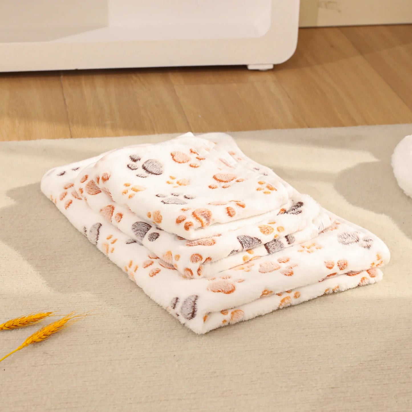 Soft Fluffy Pet Blanket High Quality Cute Dog Cat Paw Print Thick Coral Fleece Blankets Pet Mat Warm and Comfortable Thermal Pad