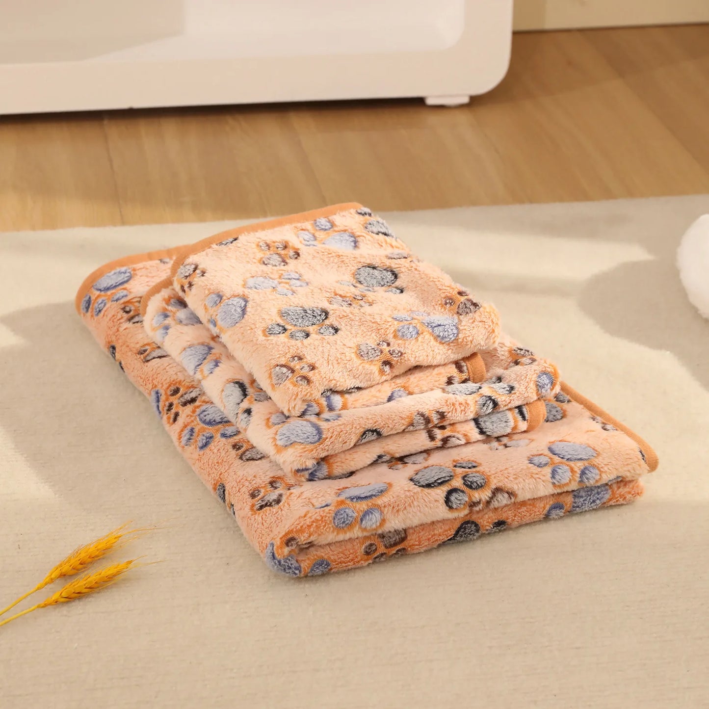 Soft Fluffy Pet Blanket High Quality Cute Dog Cat Paw Print Thick Coral Fleece Blankets Pet Mat Warm and Comfortable Thermal Pad